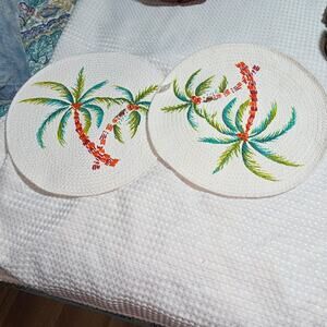 SET OF 2 TROPICAL HANBRAIDED ROUND PLACEMATS